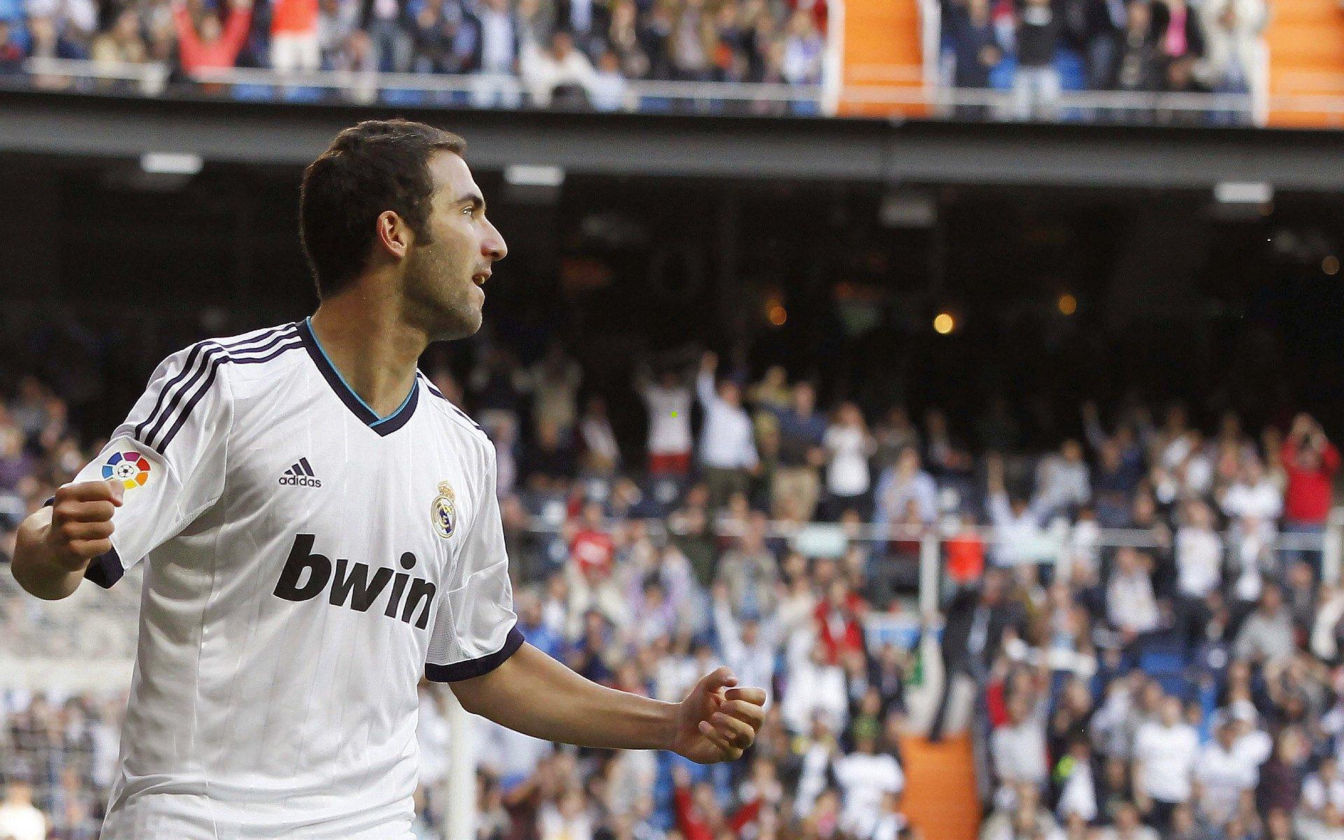 保塔双星缺席赛场，40岁郑智67分钟搏杀诠释老将担当